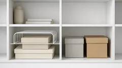 Come recuperare spazio nei cubi del mobile con un pannello a rete piegato (senza forare)