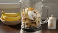 Mescolare bucce di banana e zucchero: a cosa serve e perché è consigliato