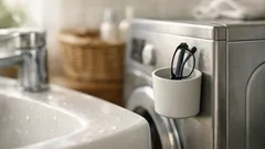 Il trucco magnetico per tenere gli occhiali in bagno senza forare e senza ingombro