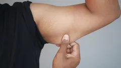 Come eliminare le braccia flaccide con esercizi da fare a casa: consigli semplici che puoi iniziare a mettere in pratica già da oggi